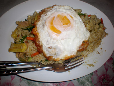 Kao (Rice) Pud (Fried) le (and) Kai dao (sunny- side up egg)